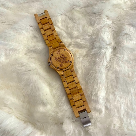 SEED environmentally WomenS WOOD WATCH - Picture 3 of 4